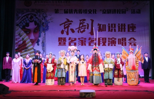 京劇社李明陽(yáng)、趙錦等演唱傳統(tǒng)京劇《坐宮》選段
