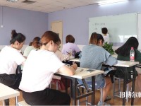 廣東2020年幼師學(xué)校中專升大?？际裁? /><b>廣東2020年幼師學(xué)校中專升大?？际裁?/b><span>2019-11-21 14:52</span><p>現(xiàn)在很多同學(xué)在初中讀完之后就放棄讀高中而去選擇一個中專的職業(yè)院校就讀幼師專業(yè)，這樣固然是節(jié)省時間，可以早點工作，但是年齡</p></a></li>
            <li><a href=