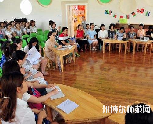 十堰2020年中專幼師學(xué)?？梢钥即髮? width=