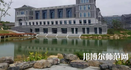 2023年黃麓師范學(xué)校報名條件、招生對象